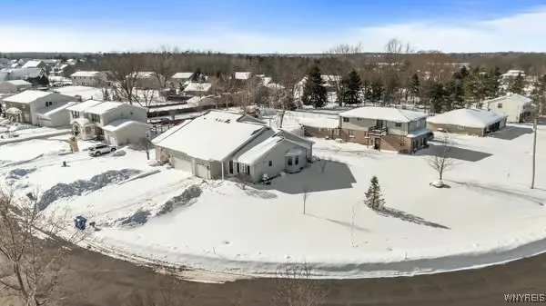 $319,900 | 4753 East Highland Parkway, Hamburg, NY 14219