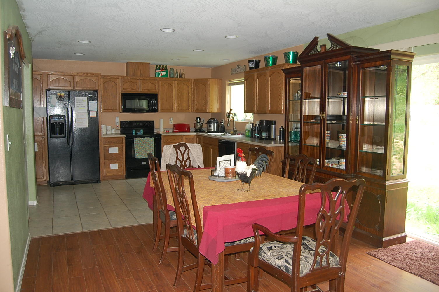 2088 Robinson Road Grants Pass, OR 97527 - Photo 4 of 24 Dining Area