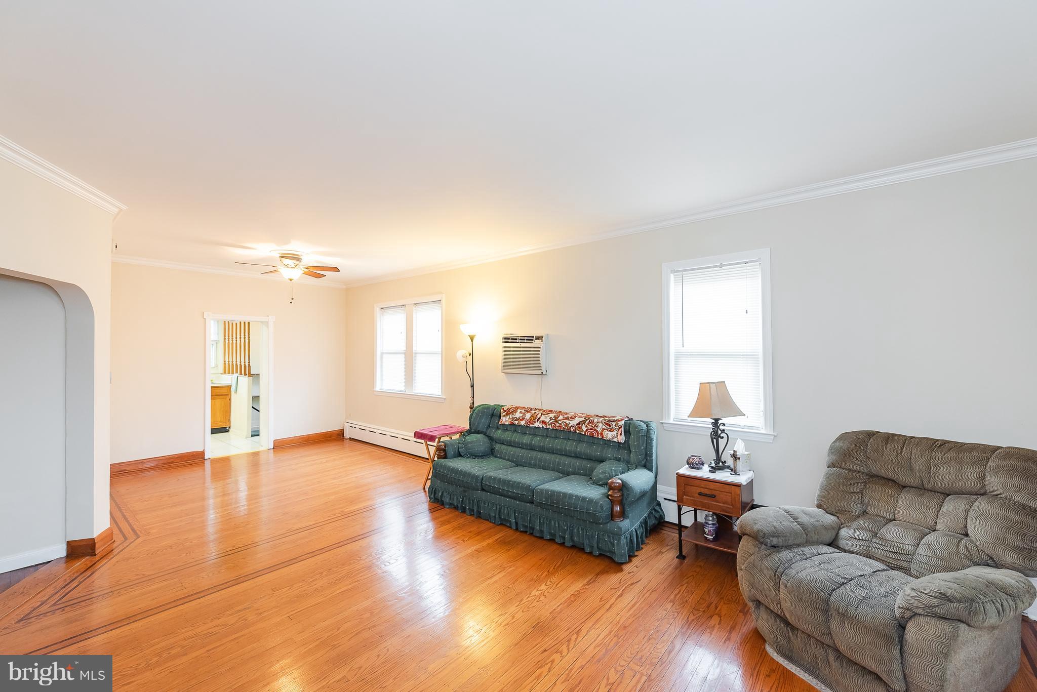 3921 North Point Boulevard Baltimore, MD 21222 - Photo 3 of 45 Living room
