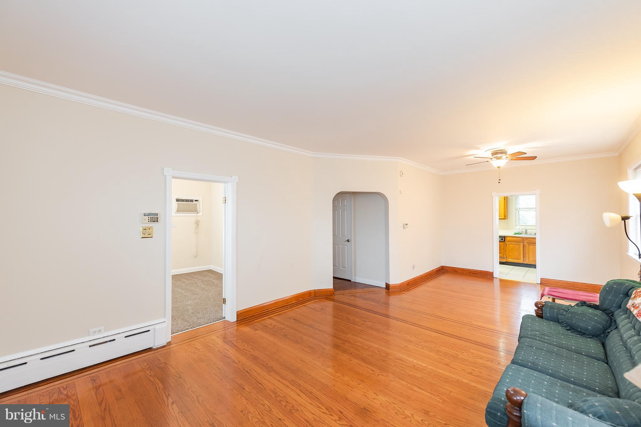 3921 North Point Boulevard Baltimore, MD 21222 - Photo 4 of 45 Living room