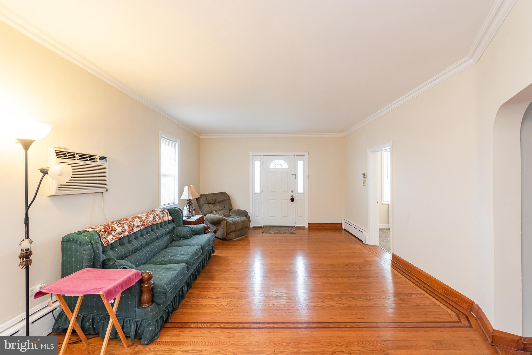 3921 North Point Boulevard Baltimore, MD 21222 - Photo 5 of 45 Living room