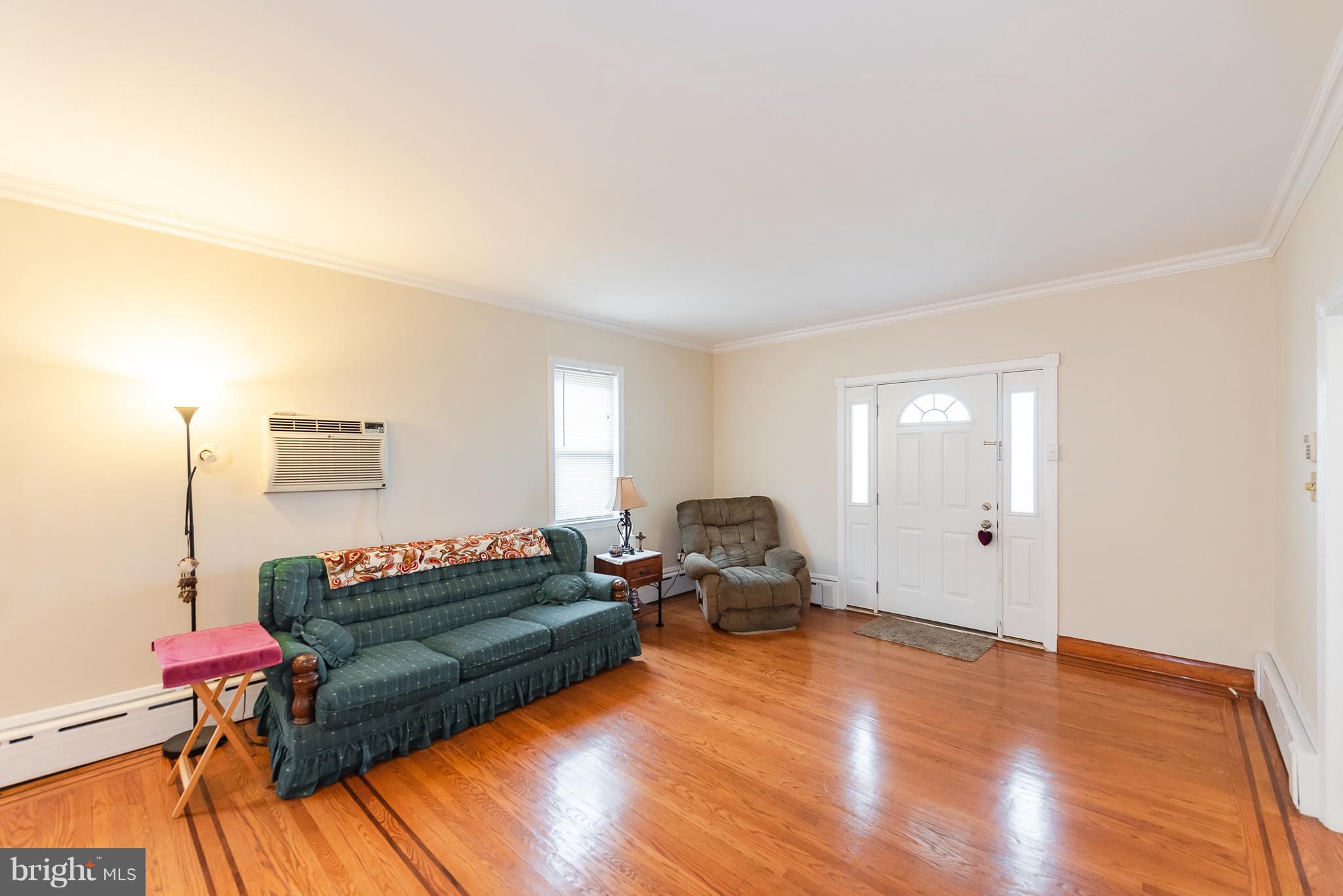 3921 North Point Boulevard Baltimore, MD 21222 - Photo 6 of 45 Living room