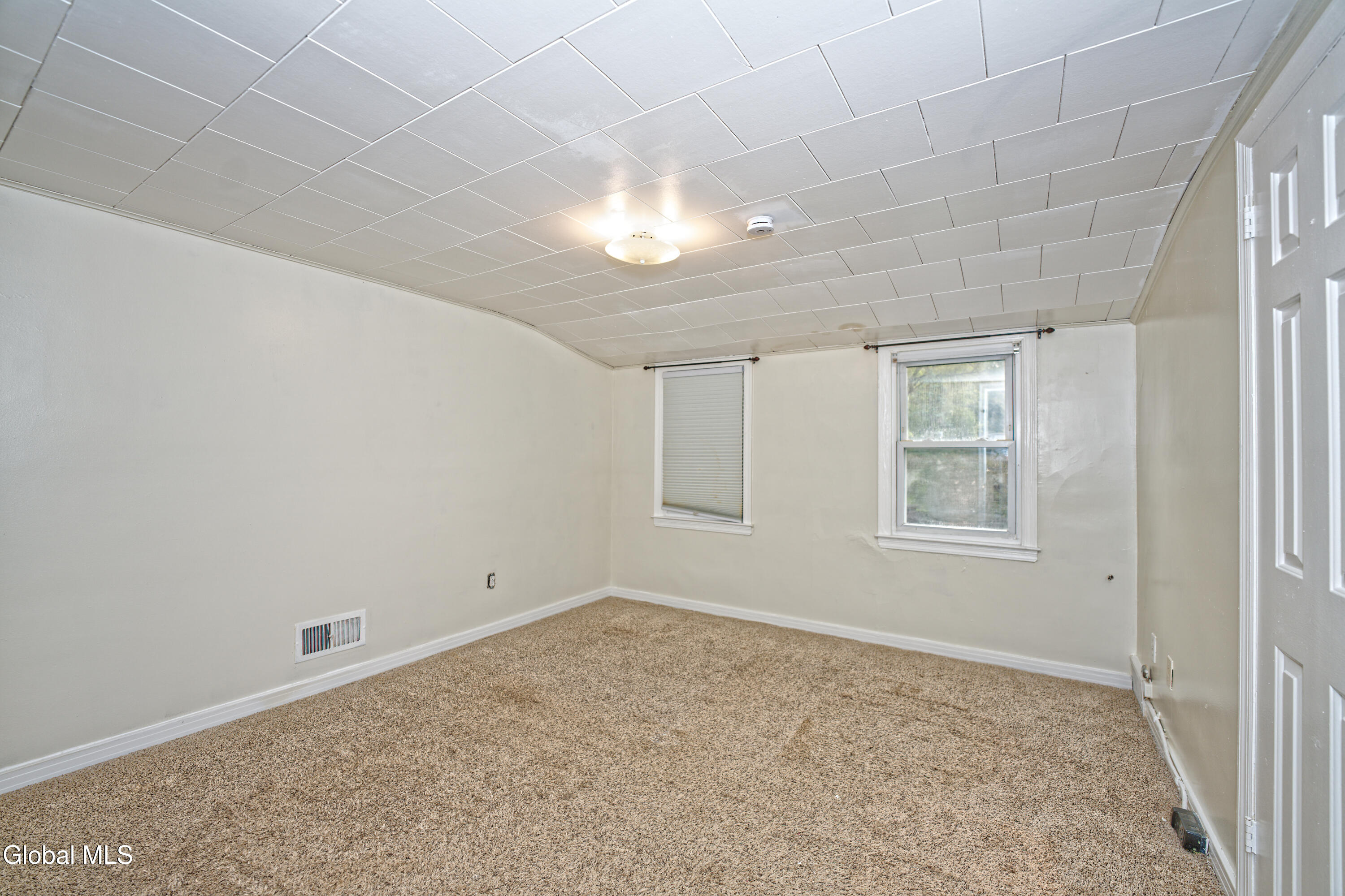 1250 Sumner Avenue Schenectady, NY 12309 - Photo 26 of 63 7 Bedroom 1