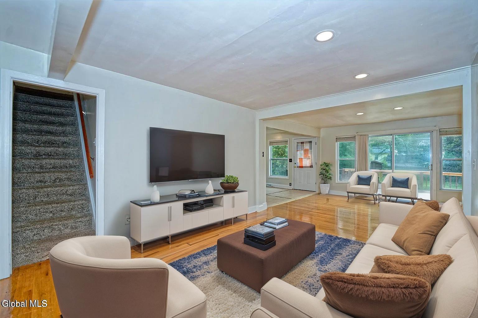 1250 Sumner Avenue Schenectady, NY 12309 - Photo 50 of 63 familyroom-Albina-Ibrahimi - Living Room