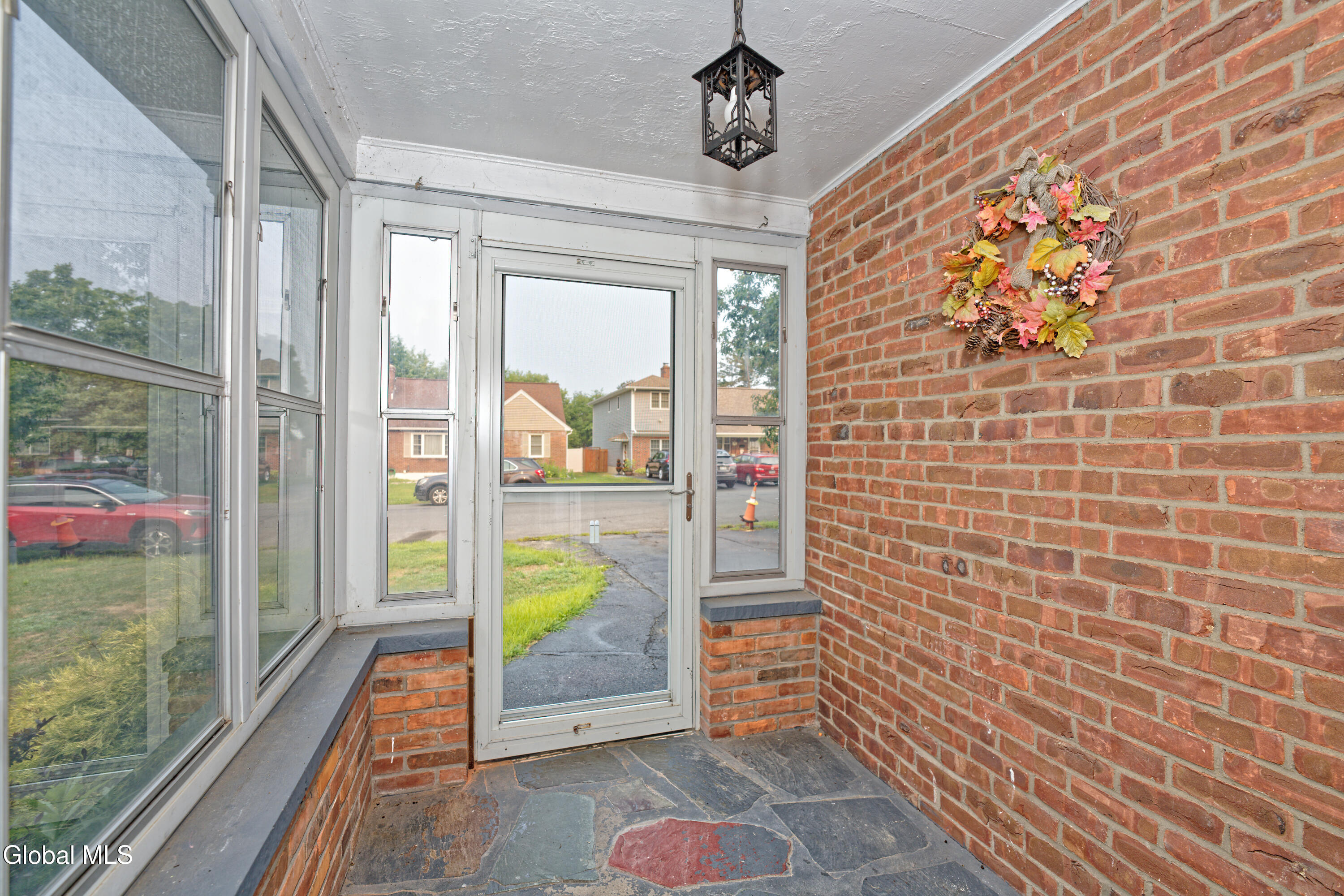 1250 Sumner Avenue Schenectady, NY 12309 - Photo 5 of 63 1 Entryway