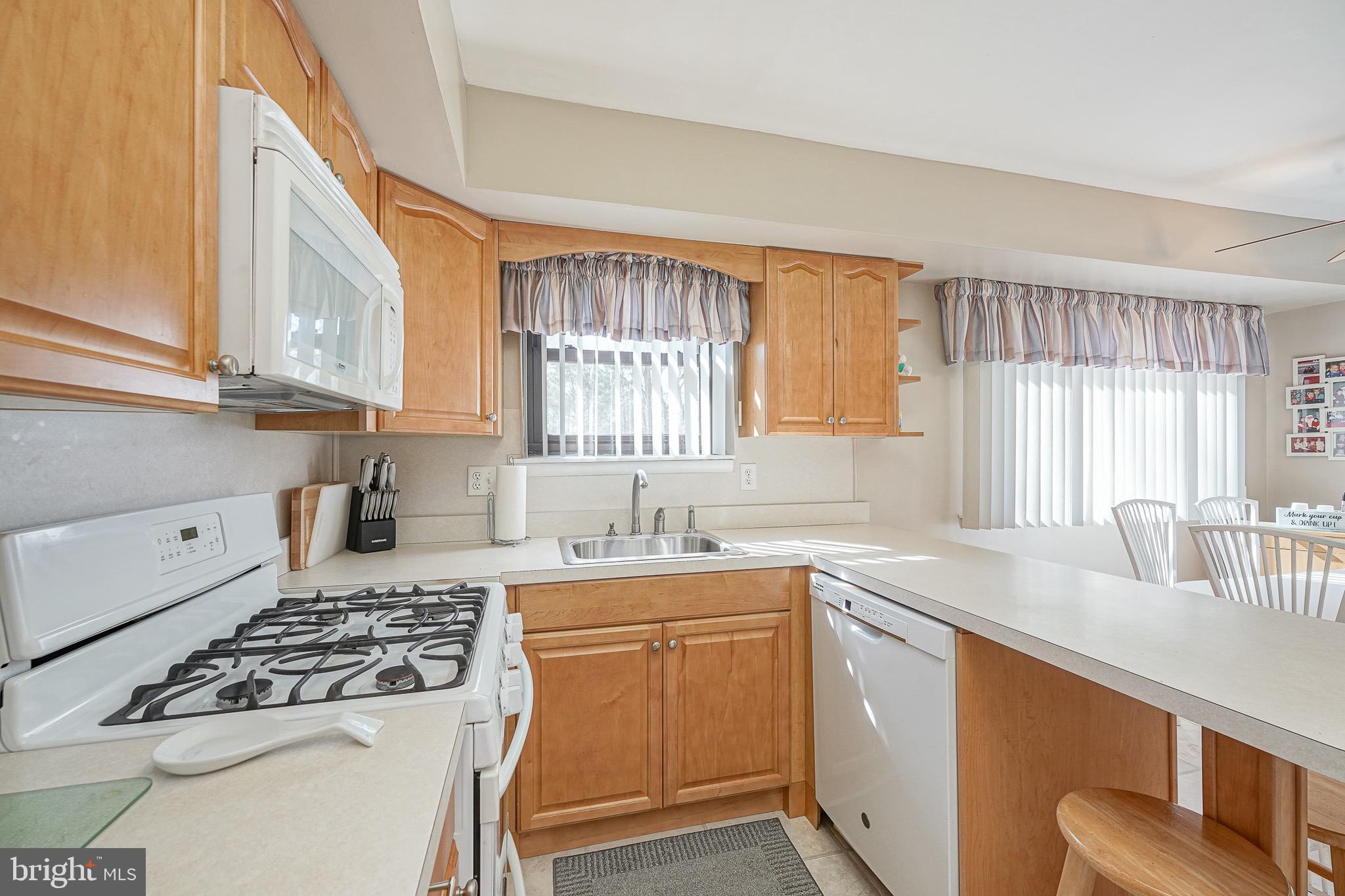 14 Comet Way Sewell, NJ 08080 - Photo 11 of 39