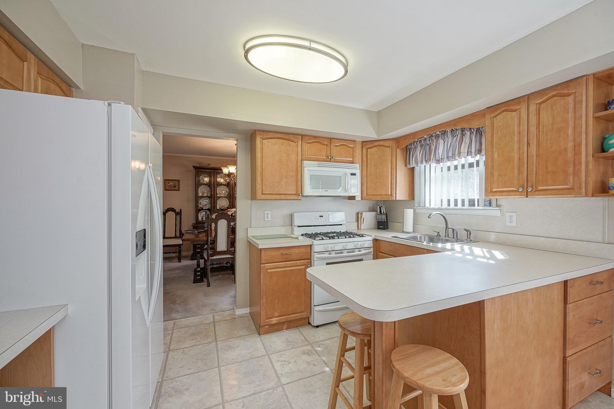 14 Comet Way Sewell, NJ 08080 - Photo 12 of 39