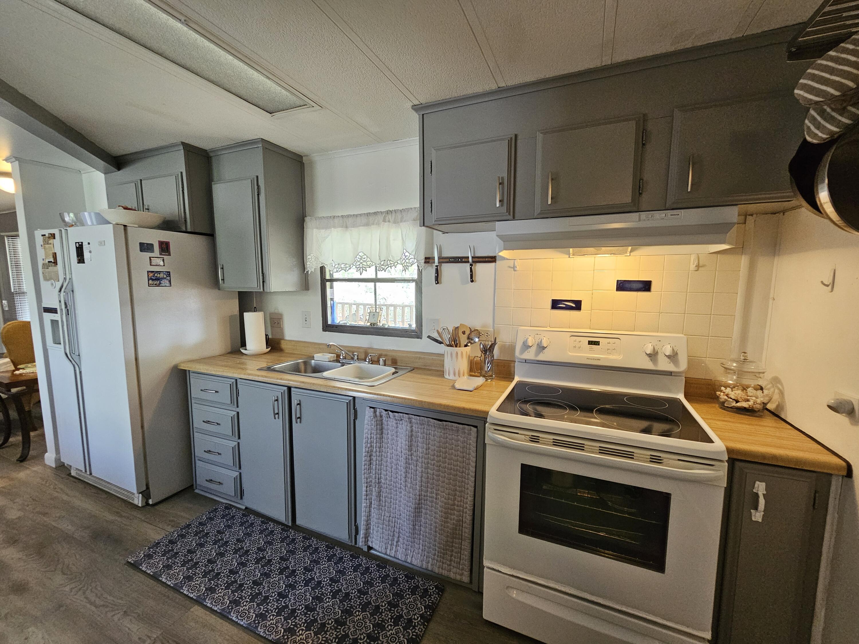 917 Plantation Road Key Largo, FL 33037 - Photo 14 of 31 Kitchen