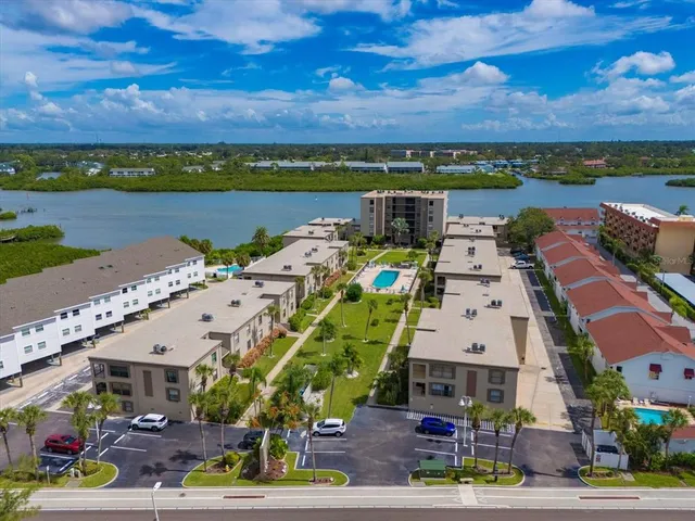 $425,000 | 19725 Gulf Boulevard, Unit 21, Indian Rocks Beach, FL 33785