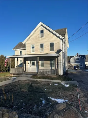 $2,300 | 38 Oak Street, Unit 2, Westerly, RI 02891