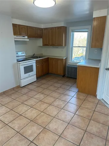$2,300 | 38 Oak Street, Unit 2, Westerly, RI 02891