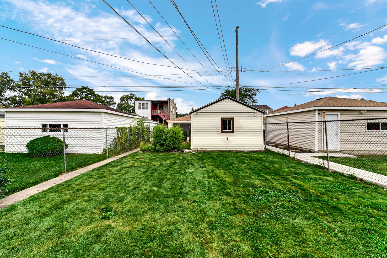 10048 South Rhodes Avenue Chicago, IL 60628 - Photo 9 of 32 Gallery Image 9