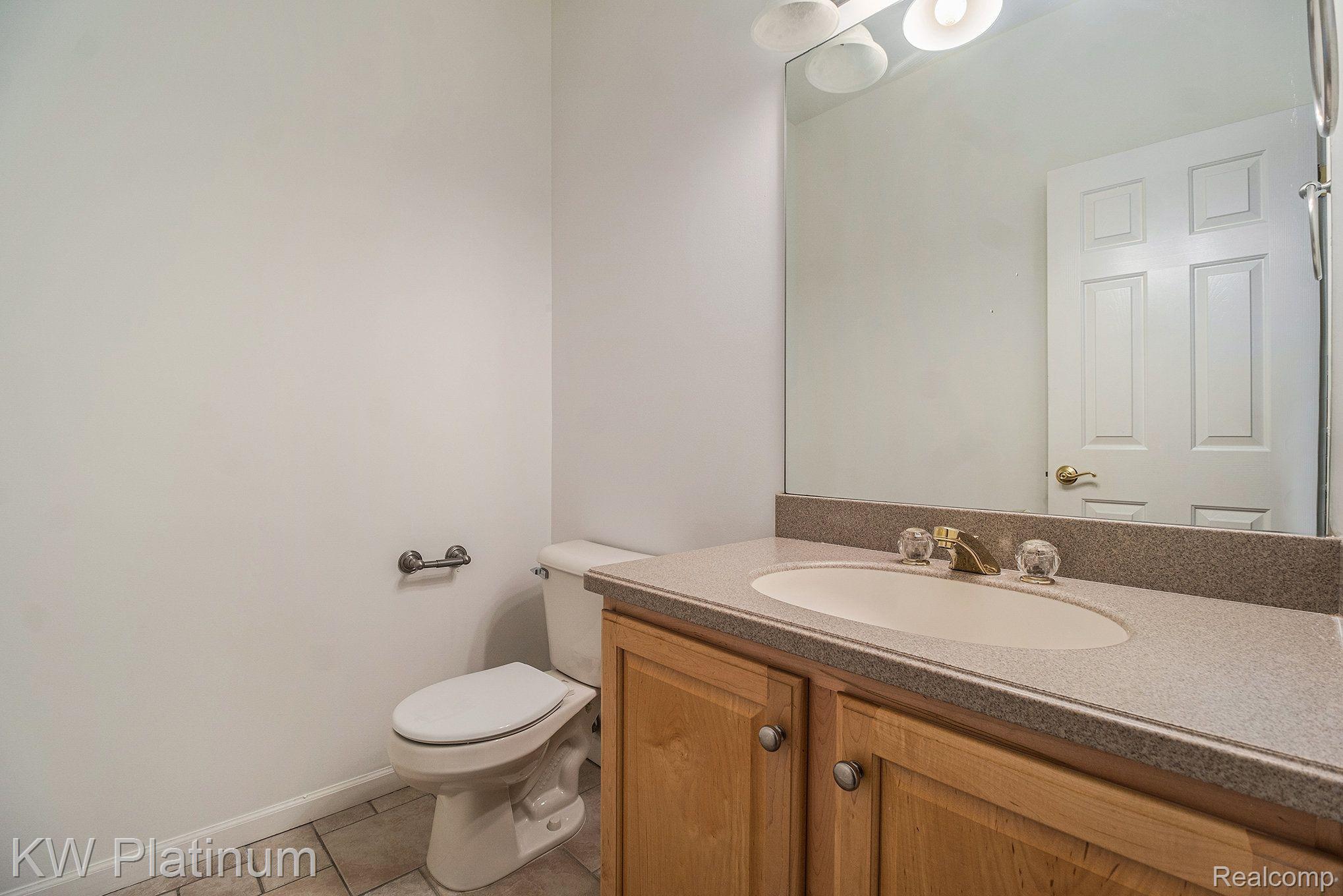 1215 Putnam Circle Rochester, MI 48307 - Photo 10 of 28 Gallery Image 10