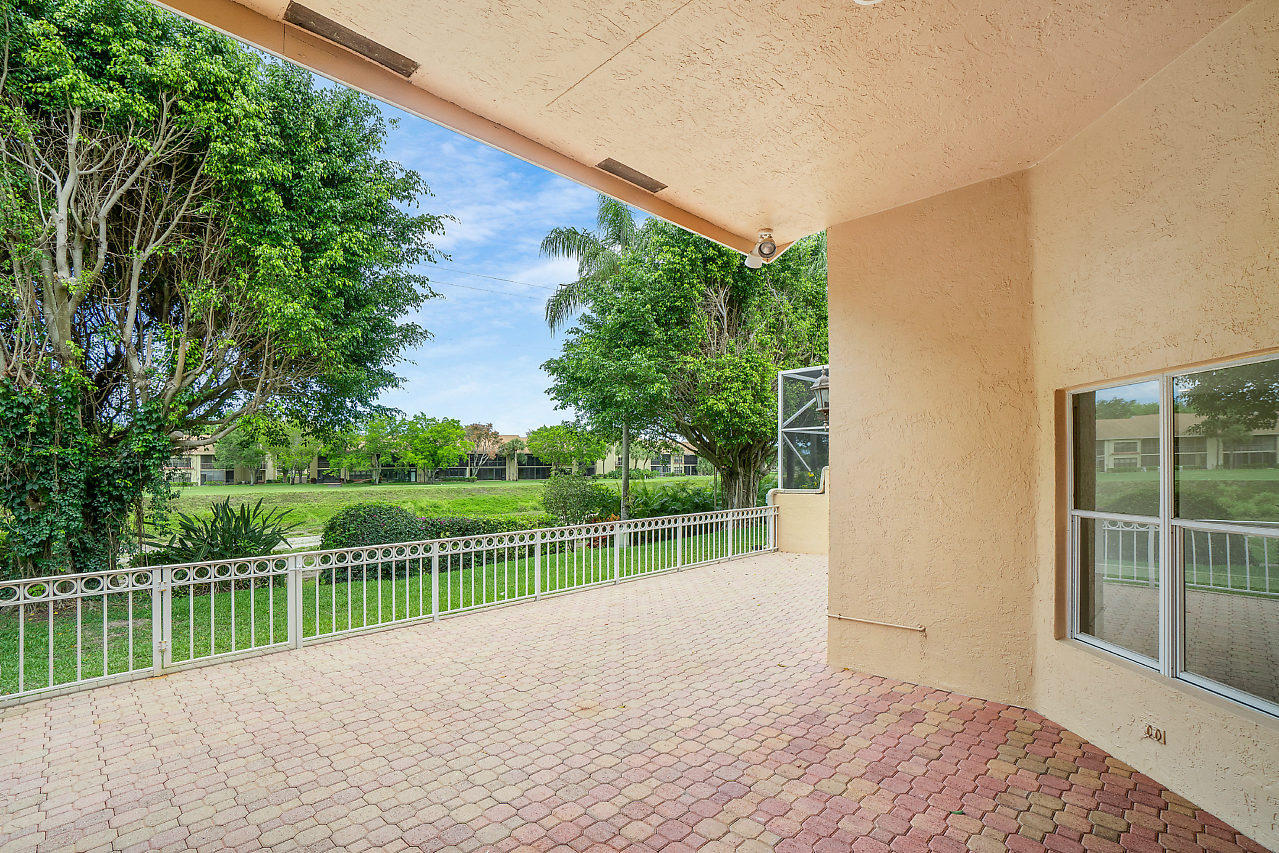 5178 Windsor Parke Drive Boca Raton, FL 33496 - Photo 31 of 35 Patio/Exterior Back