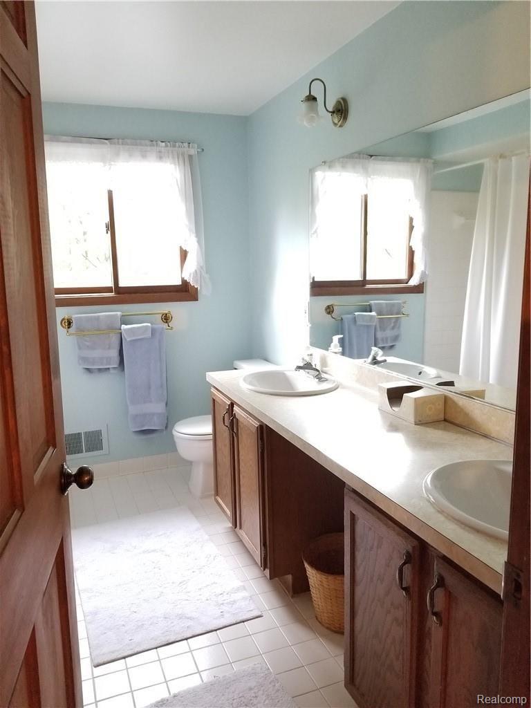 1699 Snowden Circle Rochester, MI 48306 - Photo 28 of 31 20181001_102926.jpg