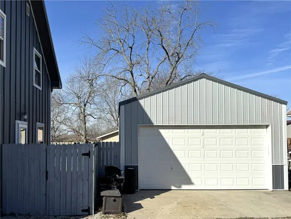 $299,000 | 201 Timber Valley Drive, Linn Valley, KS 66040
