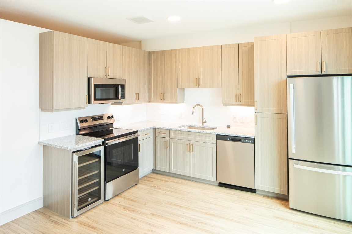 3100 Scofield Ridge Parkway, Unit 1204 Austin, TX 78727 - Photo 13 of 21 a kitchen with a refrigerator stove and microwave