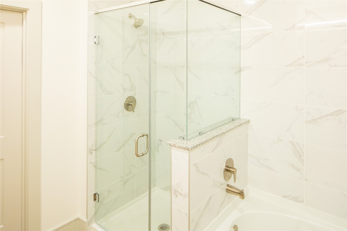 3100 Scofield Ridge Parkway, Unit 1204 Austin, TX 78727 - Photo 7 of 21 a bathroom with a shower