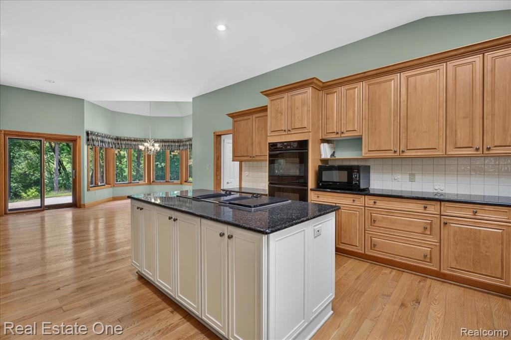 425 Courtney Road Leonard, MI 48367 - Photo 19 of 89 Gallery Image 19