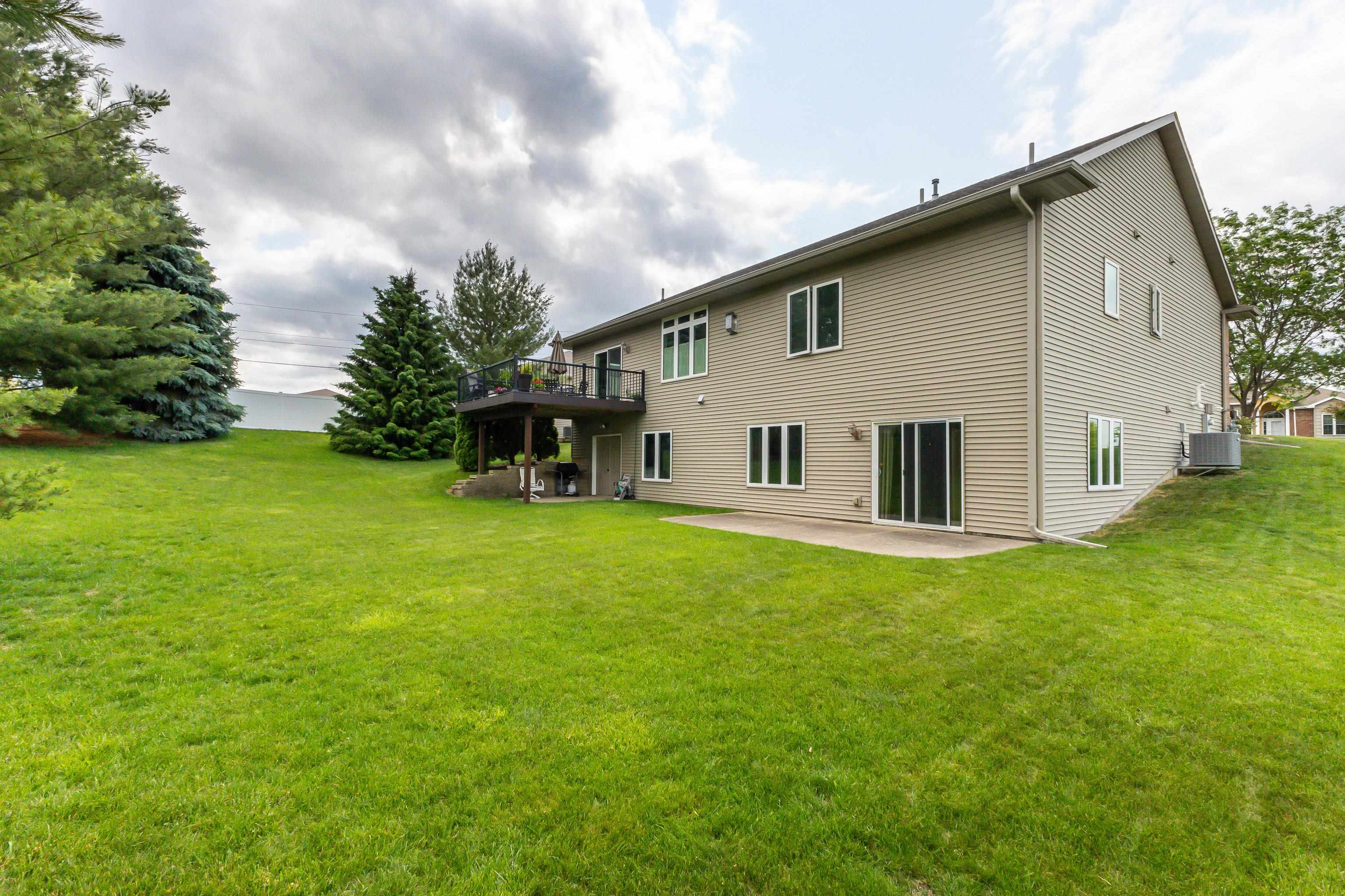 5610 Clay Ridge Drive Dubuque, IA 52002 - Photo 5 of 42 Gallery Image 5