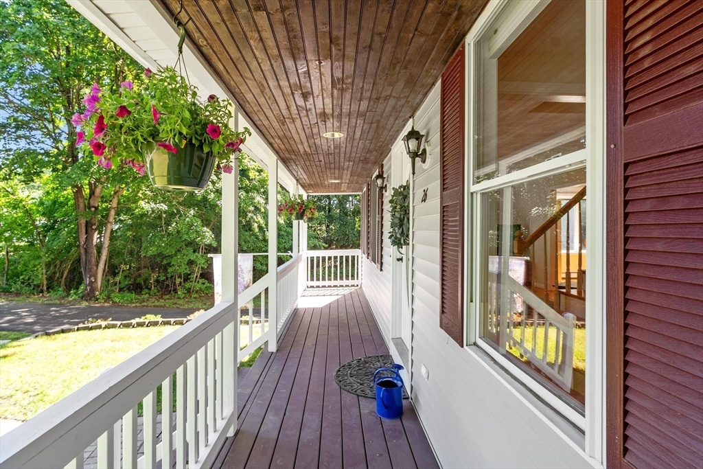 26 Worden Road Tyngsborough, MA 01879 - Photo 4 of 42