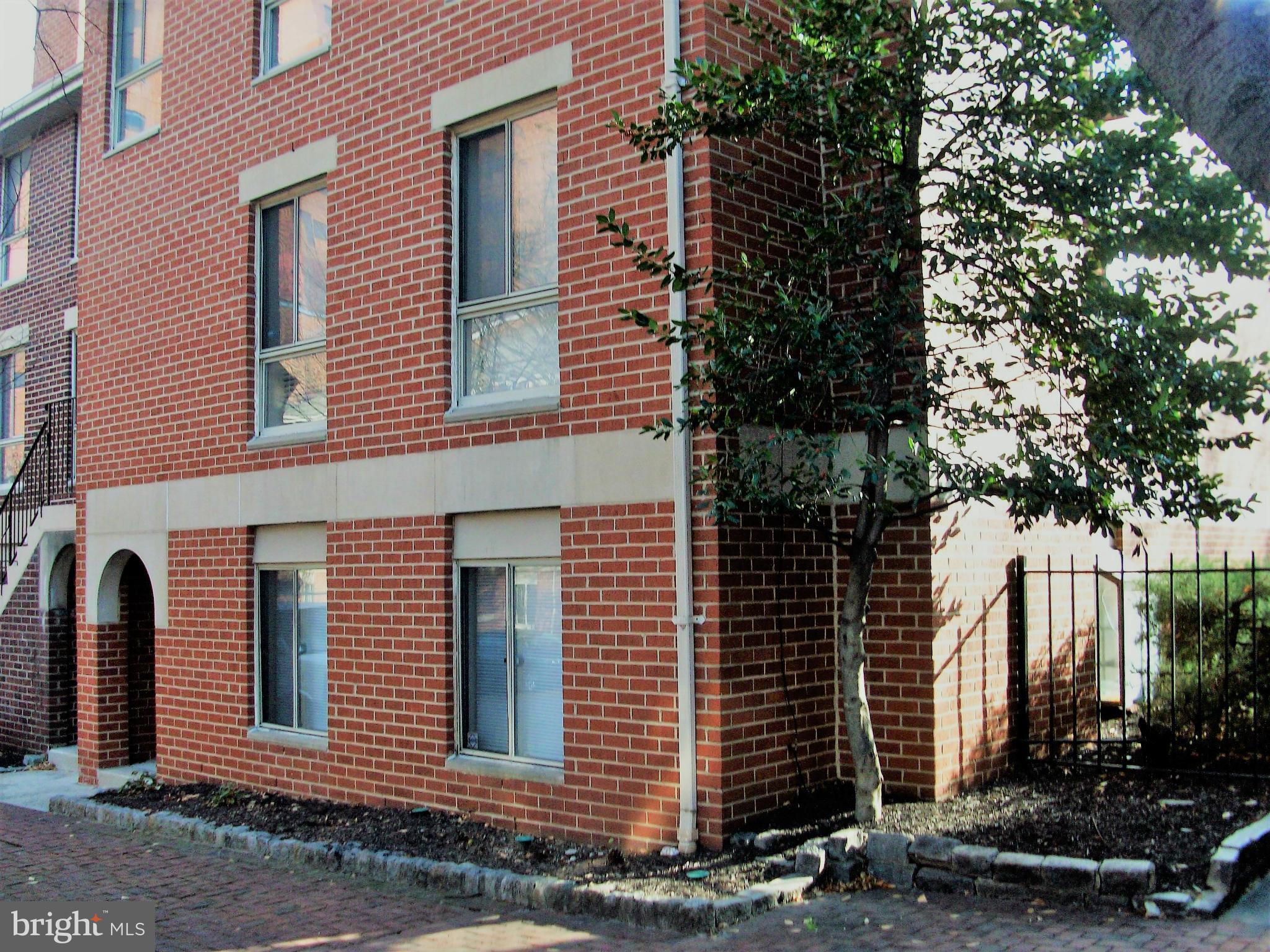 9 Lee Street West, Unit R57 Baltimore, MD 21201 - Photo 2 of 16 Exterior (Front)