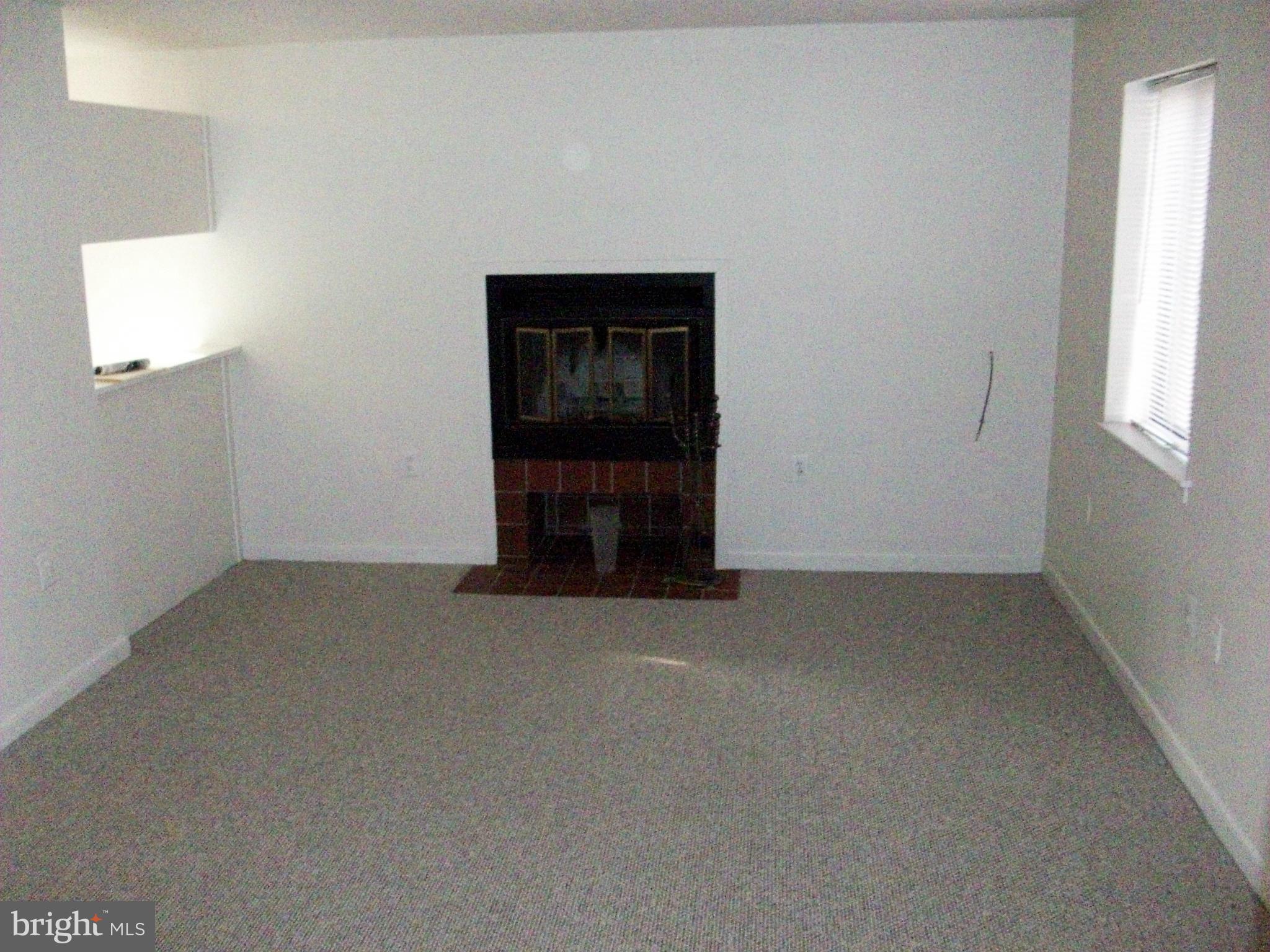 9 Lee Street West, Unit R57 Baltimore, MD 21201 - Photo 3 of 16 Living Room