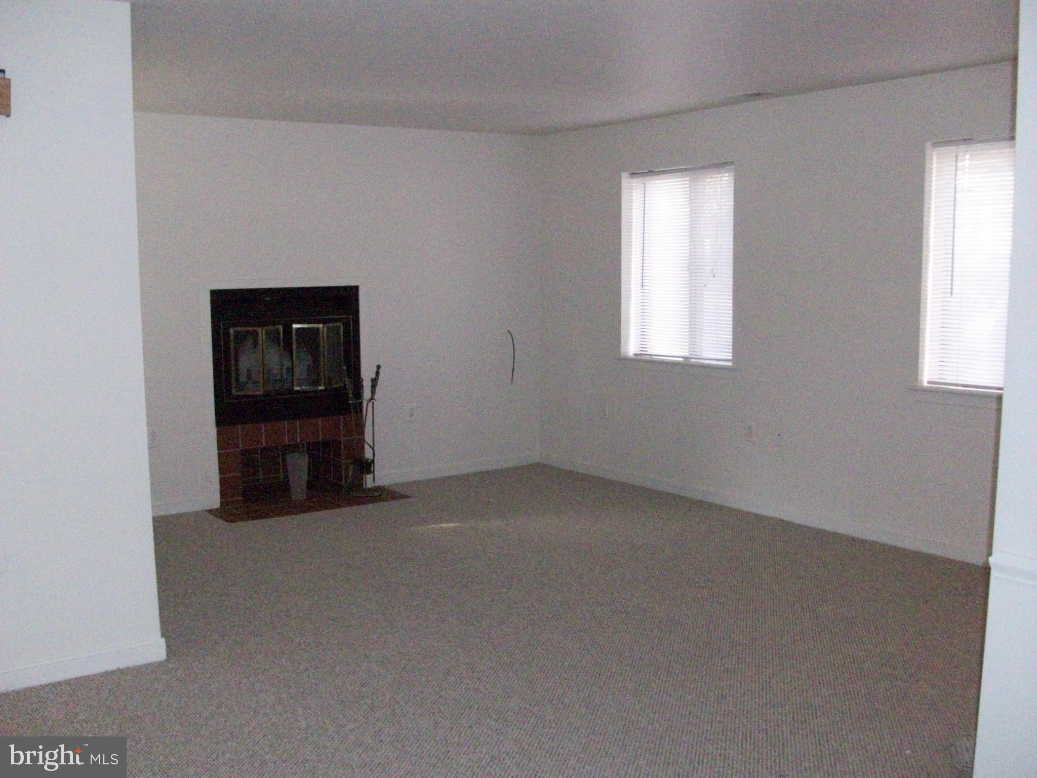 9 Lee Street West, Unit R57 Baltimore, MD 21201 - Photo 4 of 16 Living Room