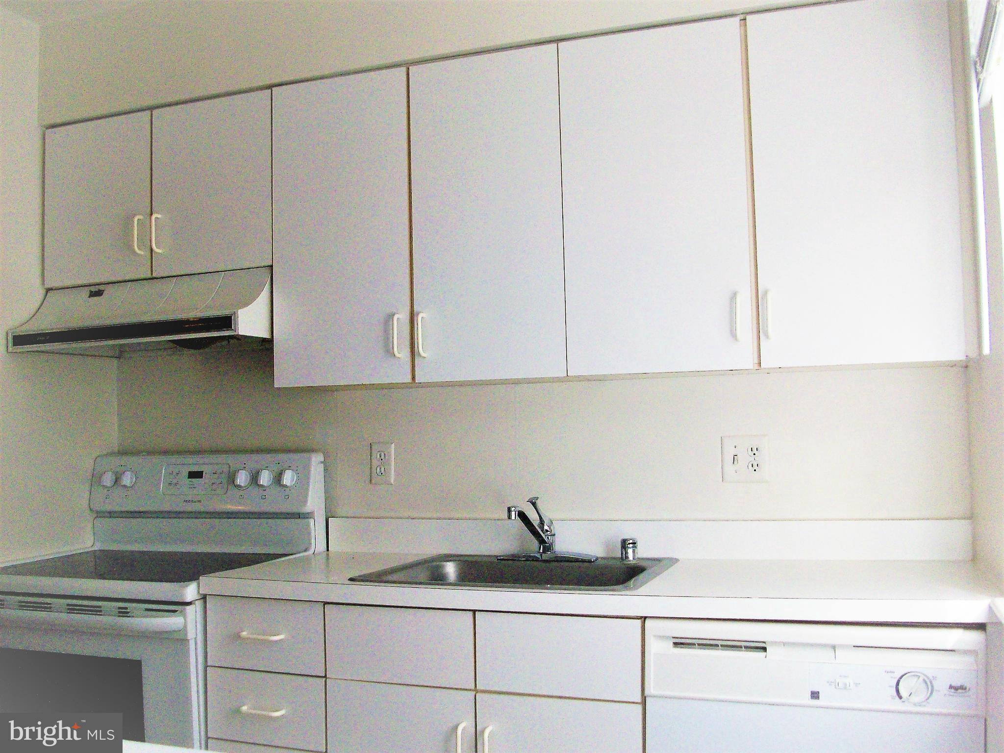 9 Lee Street West, Unit R57 Baltimore, MD 21201 - Photo 7 of 16 Kitchen