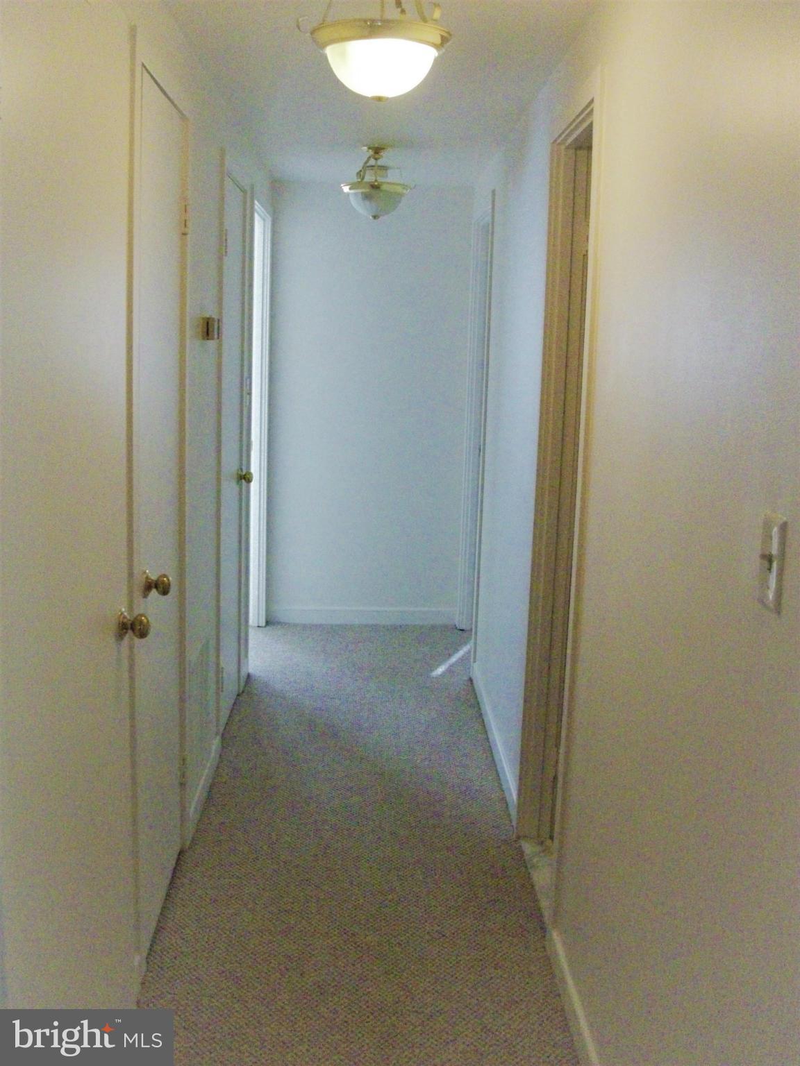 9 Lee Street West, Unit R57 Baltimore, MD 21201 - Photo 8 of 16 HALLWAY