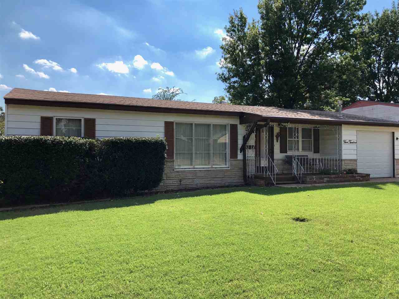 512 Maple Street Perry, OK 73077 - Photo 1 of 27 Gallery Image 1
