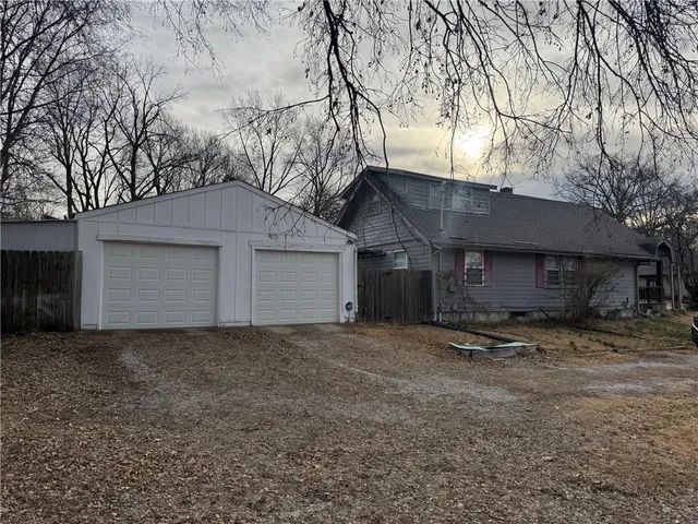 $129,900 | 10600 East 19th Terrace, Independence, MO 64052