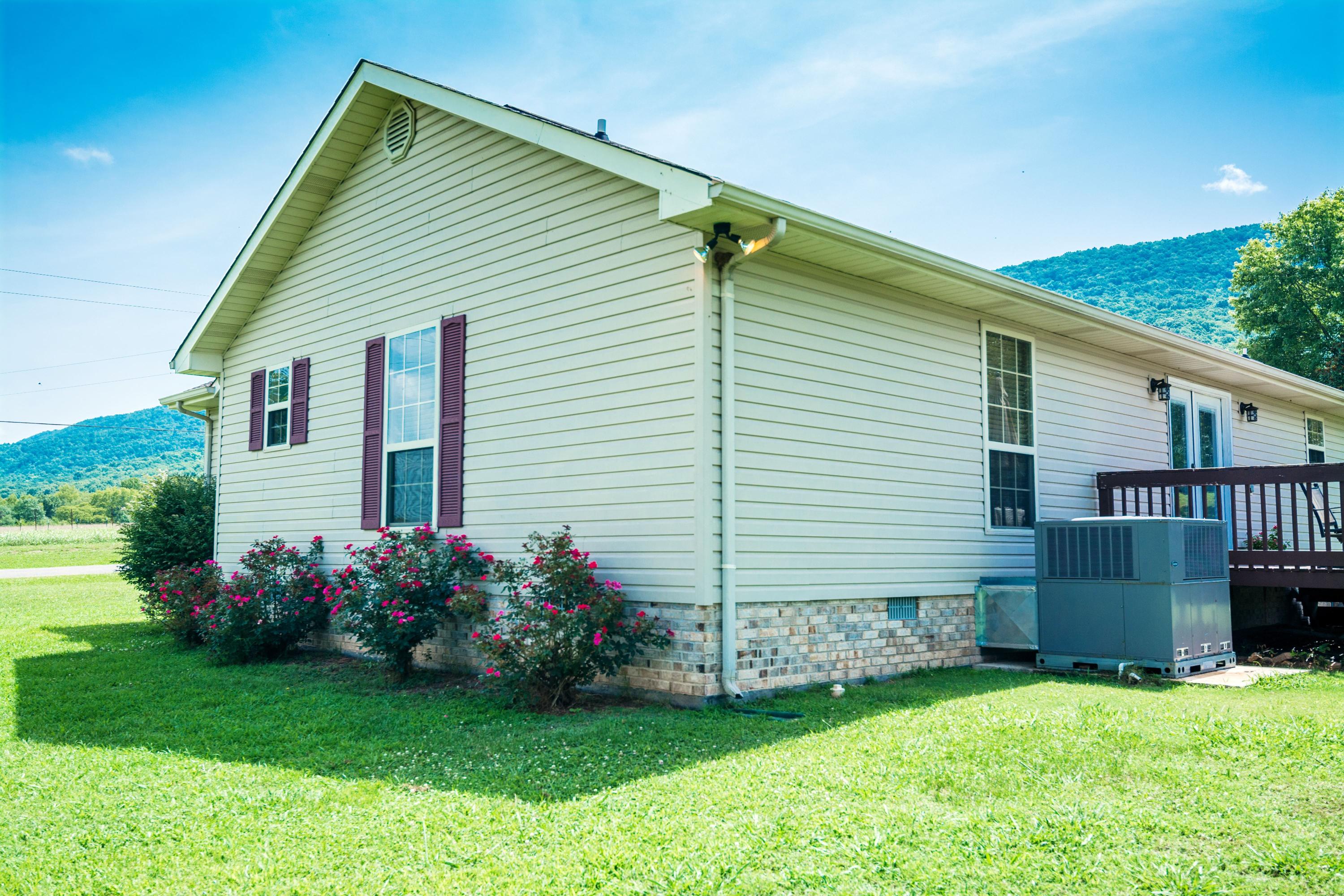 1077 Kell Loop Dunlap, TN 37327 - Photo 4 of 36 Kell Loop-3 (2)