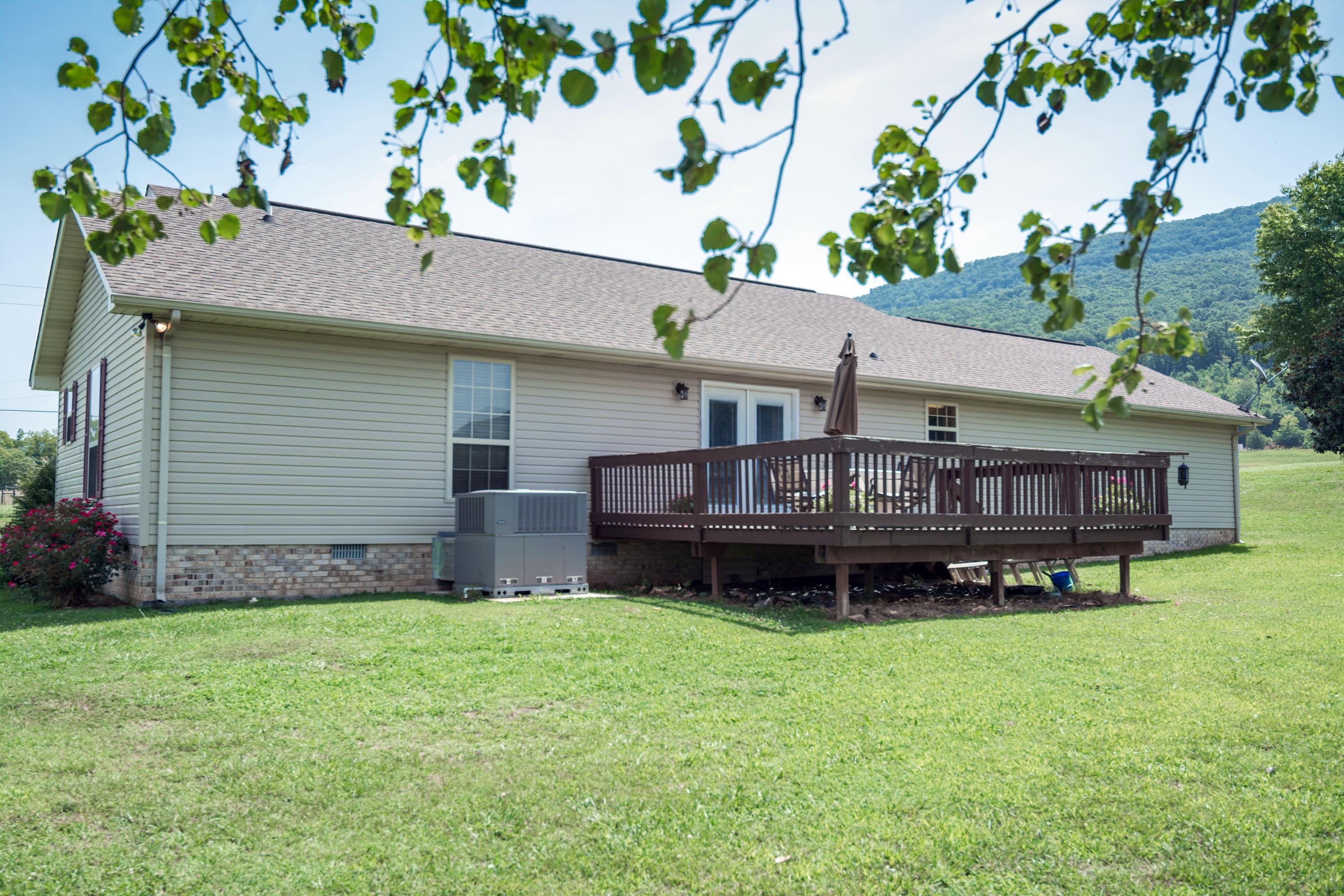 1077 Kell Loop Dunlap, TN 37327 - Photo 7 of 36 Kell Loop-6 (2)