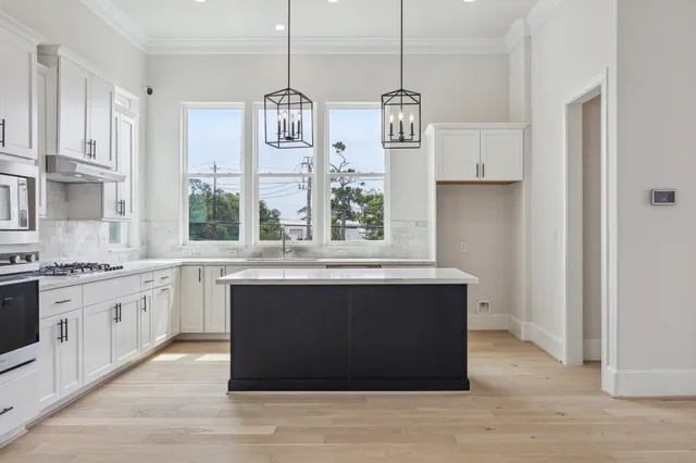 $565,000 | 3311 Green Lilly Lane, Houston, TX 77008