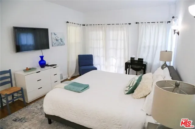 $7,000 | 601 South Sweetzer Avenue, Los Angeles, CA 90048