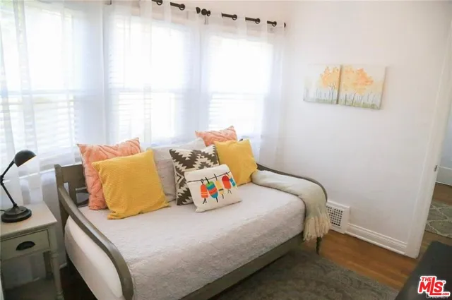 $7,000 | 601 South Sweetzer Avenue, Los Angeles, CA 90048