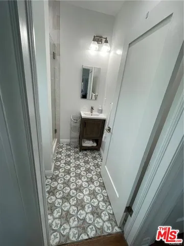 $7,000 | 601 South Sweetzer Avenue, Los Angeles, CA 90048