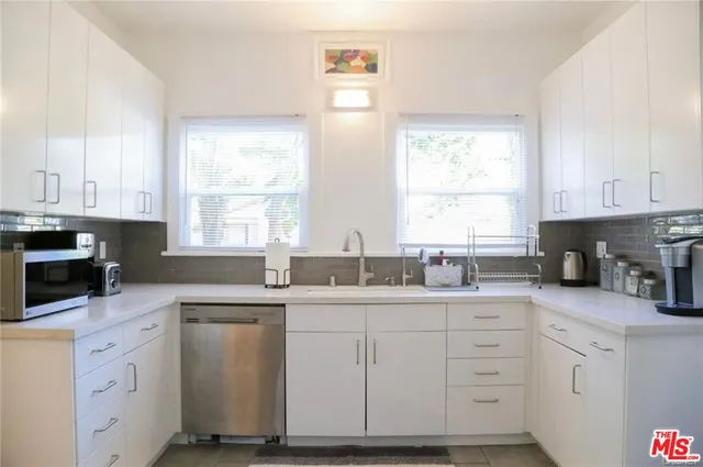 $7,000 | 601 South Sweetzer Avenue, Los Angeles, CA 90048