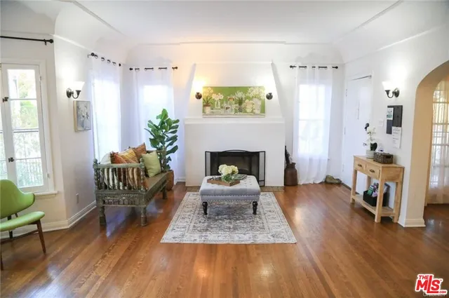 $7,000 | 601 South Sweetzer Avenue, Los Angeles, CA 90048