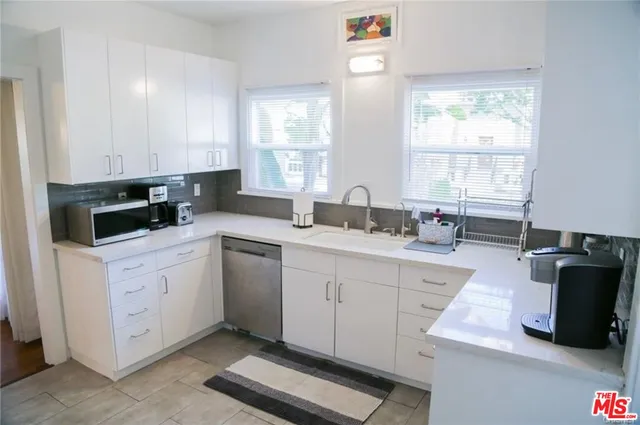 $7,000 | 601 South Sweetzer Avenue, Los Angeles, CA 90048