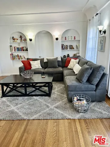 $7,000 | 601 South Sweetzer Avenue, Los Angeles, CA 90048