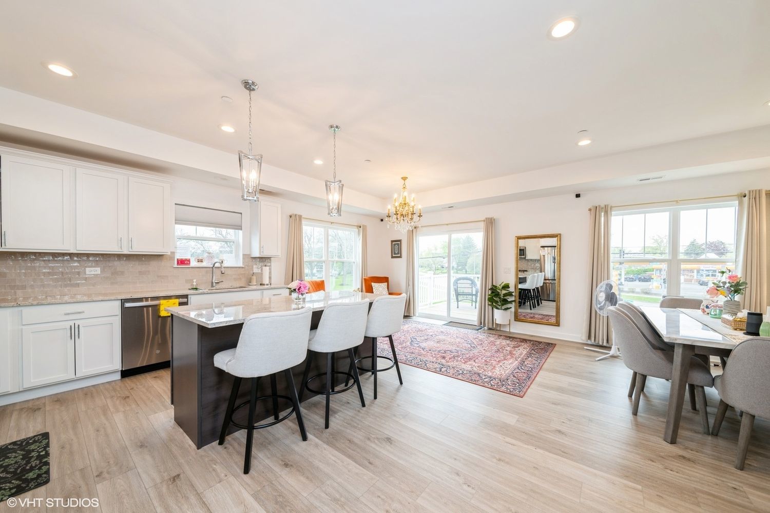 347 Masters Drive Addison, IL 60101 - Photo 2 of 17 Gallery Image 2