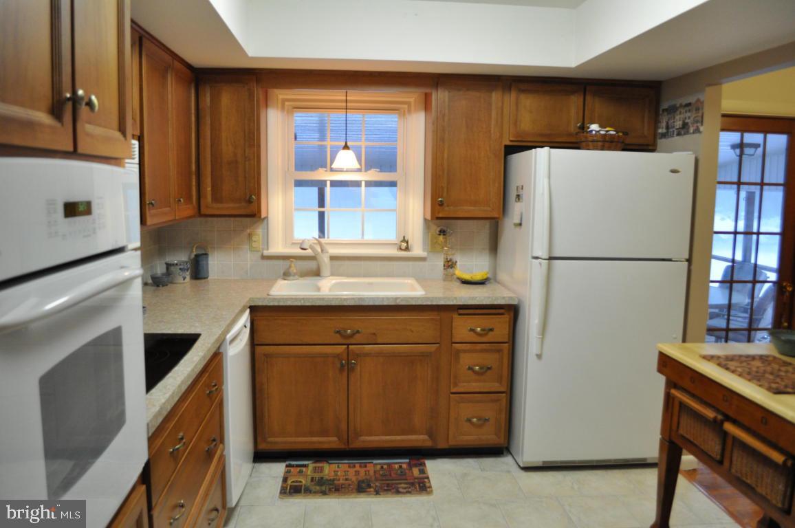 1140 Devonshire Road Lancaster, PA 17601 - Photo 4 of 32 Gallery Image 4