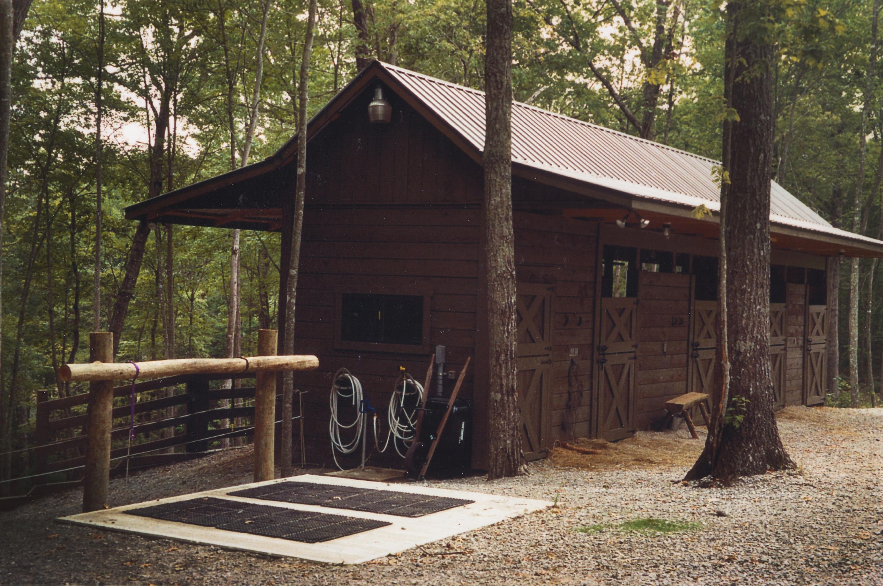 300 Buck Ridge Road Oneida, TN 37841 - Photo 37 of 39 4 stall horse barn with wash area