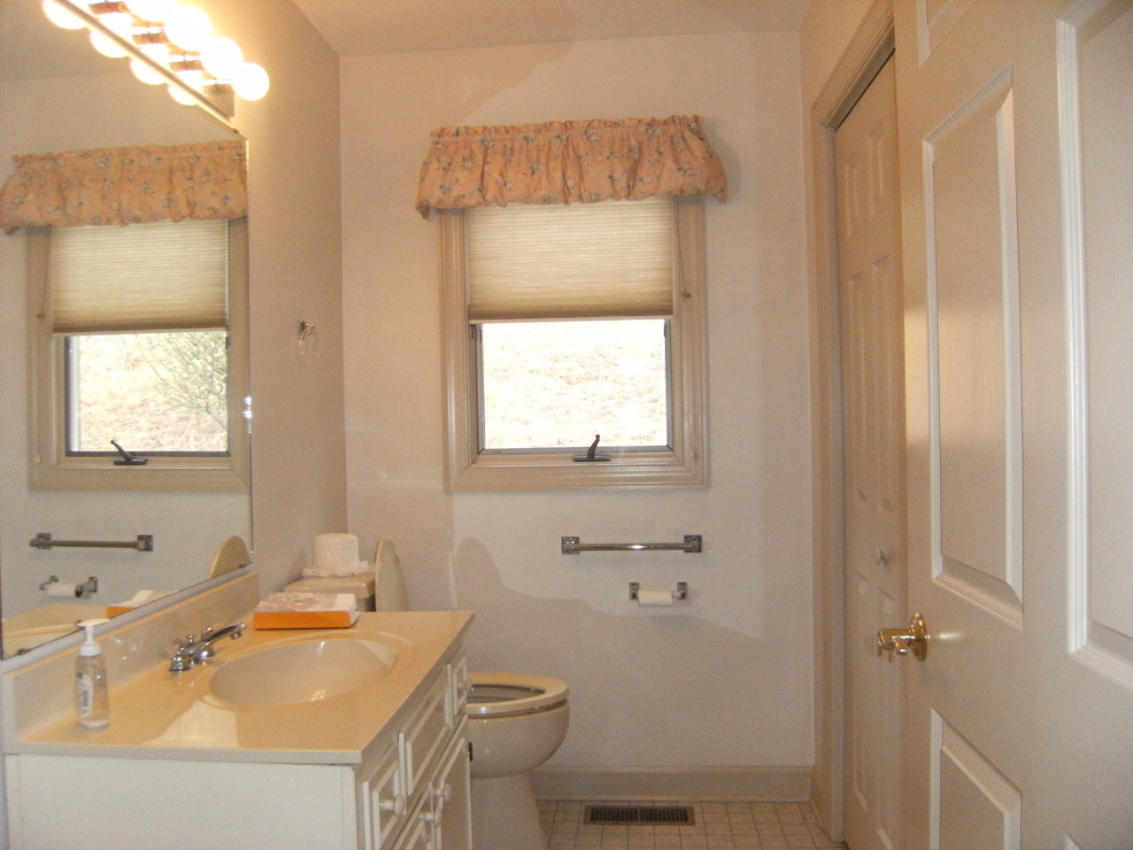 6111 Mt Chestnut Road Roanoke, VA 24018 - Photo 14 of 21 6111 Mt