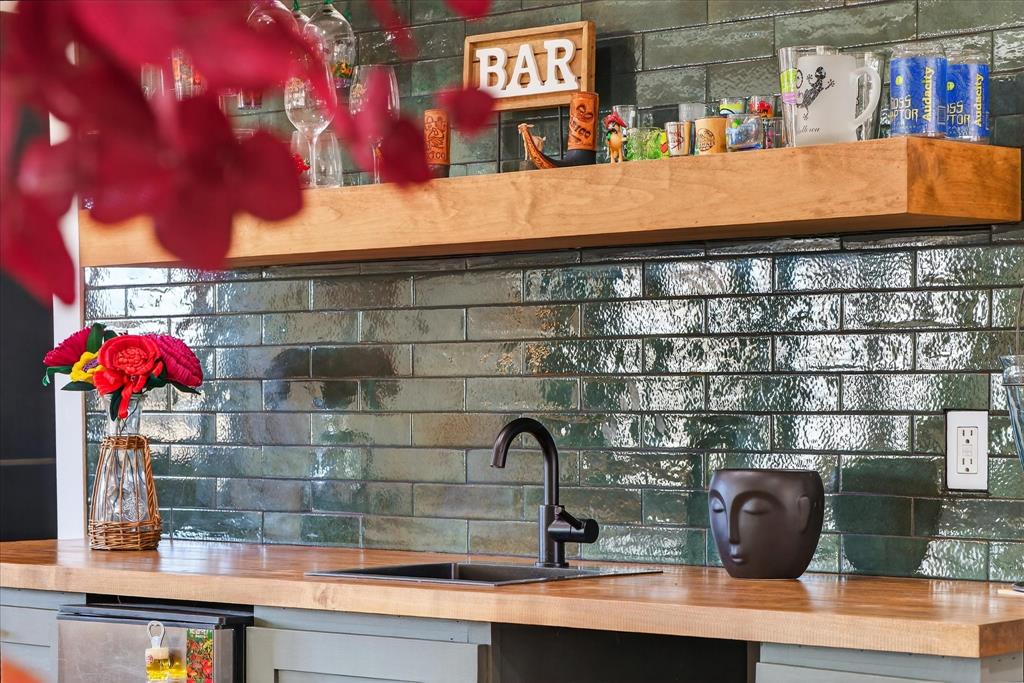 7675 Michael Road Sanger, TX 76266 - Photo 13 of 40 a close view of cabinet