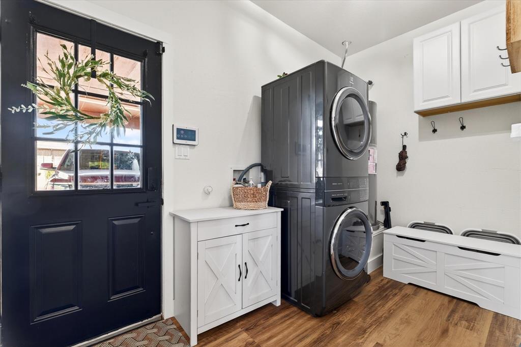 7675 Michael Road Sanger, TX 76266 - Photo 15 of 40 a view of a kitchen with washer and dryer