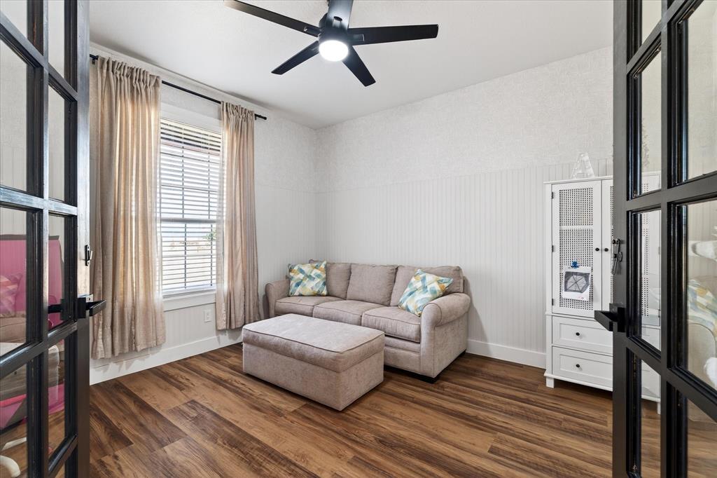 7675 Michael Road Sanger, TX 76266 - Photo 6 of 40 a living room with furniture and a window