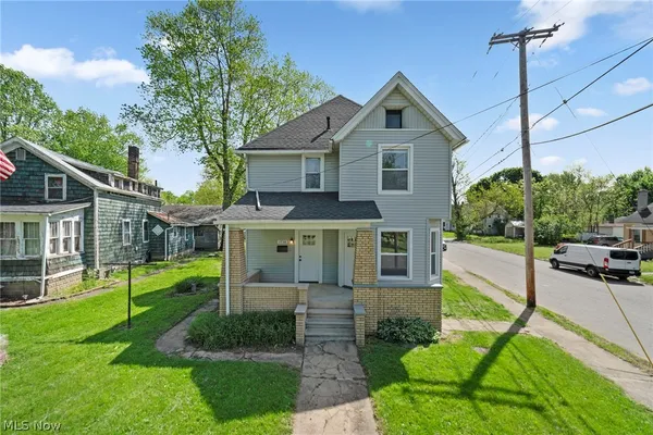 $164,900 | 1738 Erie Street South, Massillon, OH 44646